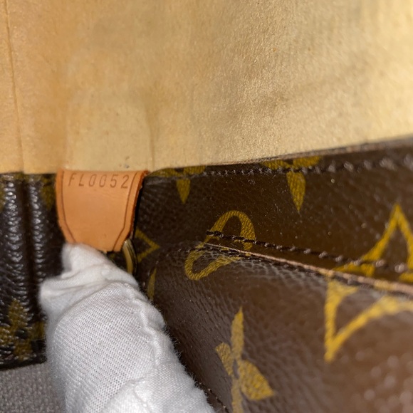 Preloved Authentic Louis Vuitton Luco - Picture 6 of 17